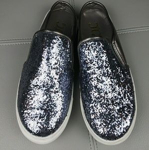 JC SLIP ON SILVER SNEAKERS!!!